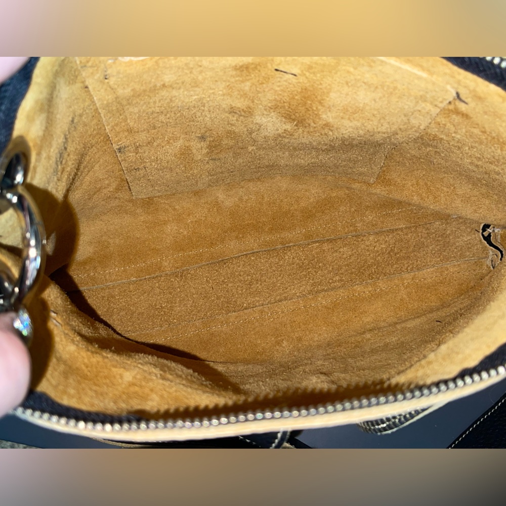 ROOTS Canada Village Tribe Black Pebbled Leather Crossbody - Picture 5 of 7
